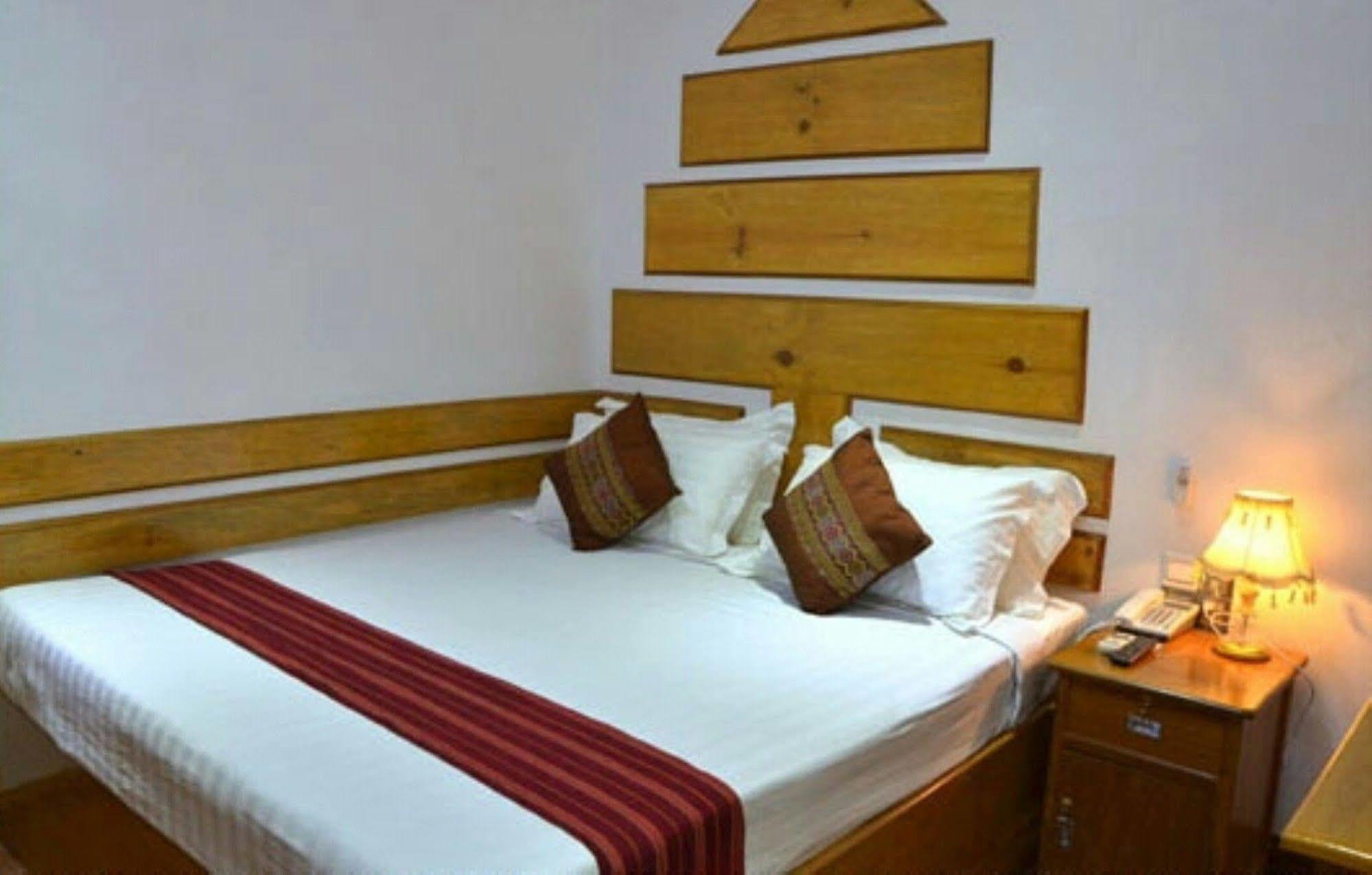 לויקו Myat Nan Taw Hotel מראה חיצוני תמונה