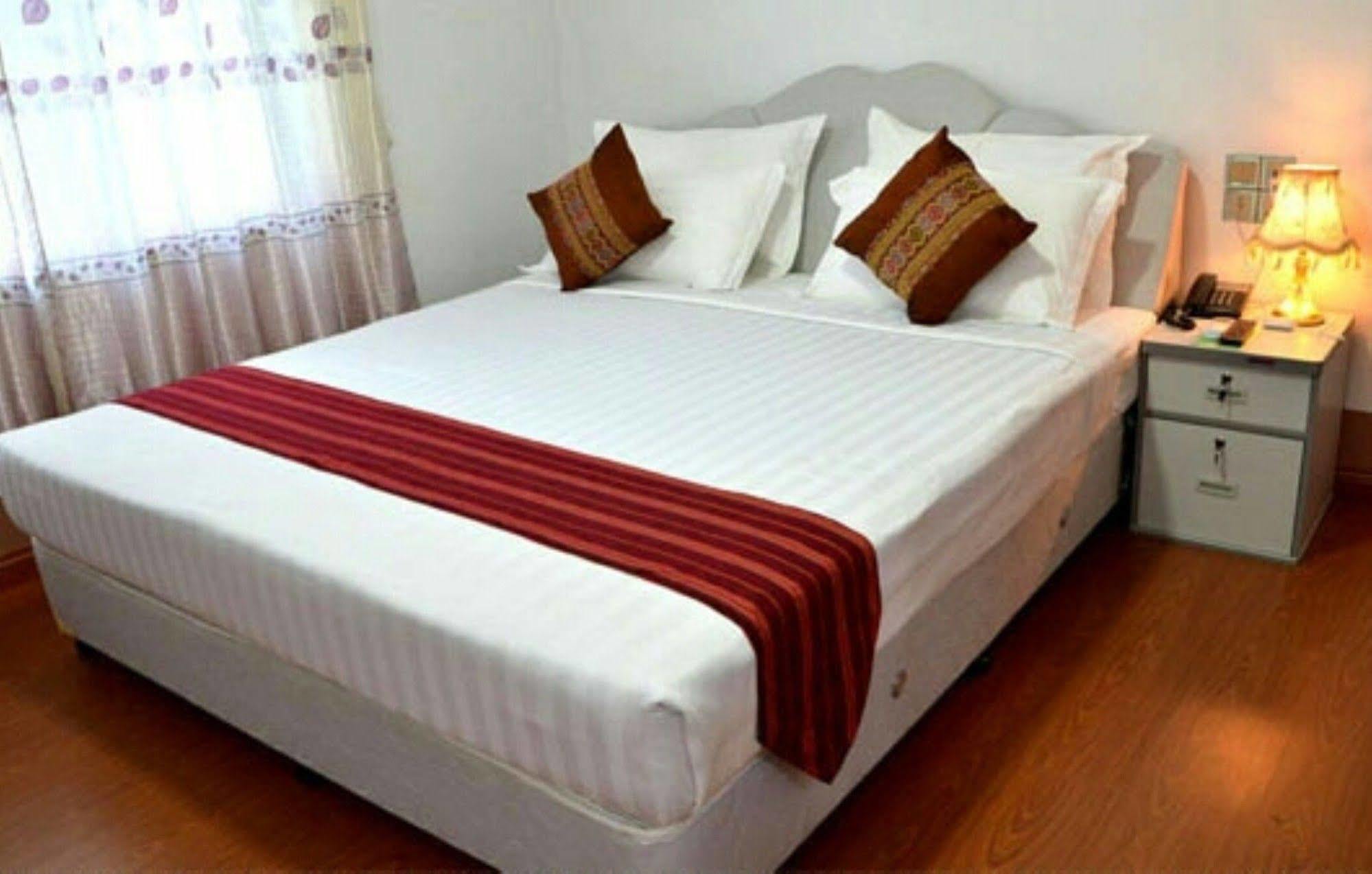 לויקו Myat Nan Taw Hotel מראה חיצוני תמונה